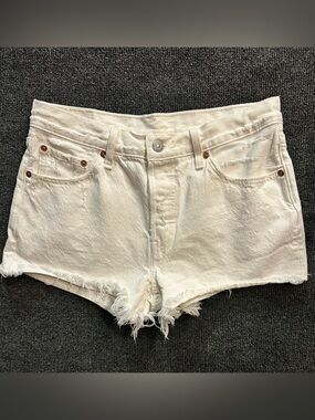 Levi’s 501 Cut-Off Denim Shorts in White. Size 28